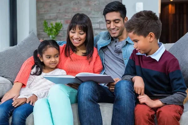 Familia en casa